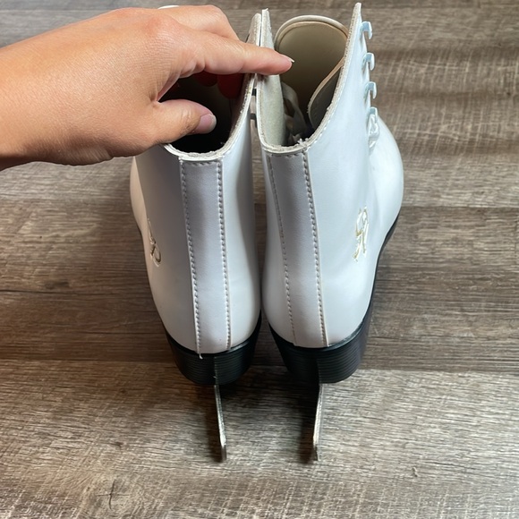 CCM Pirouette Jamie Sale&David Pelletier White Leather Figure Skates—Women’s 11 - Picture 6 of 10